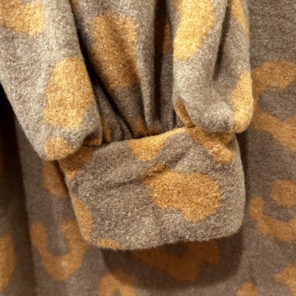 Cheetah Print Sweater - Picture 2 of 3